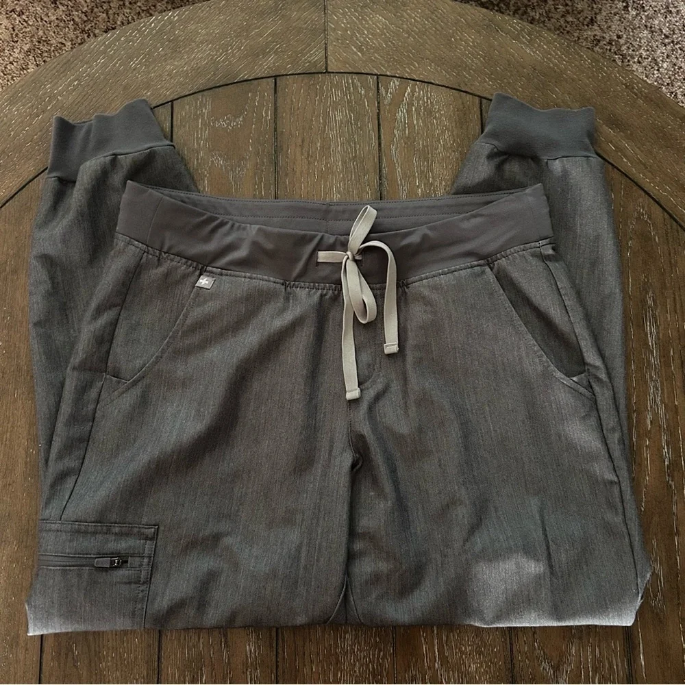 FIGS Zamora Joggers Scrubs Joggers  Graphite Grey Technical Collection | Size MP